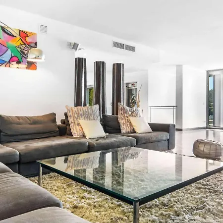 فيلة La Perla De Ibiza *