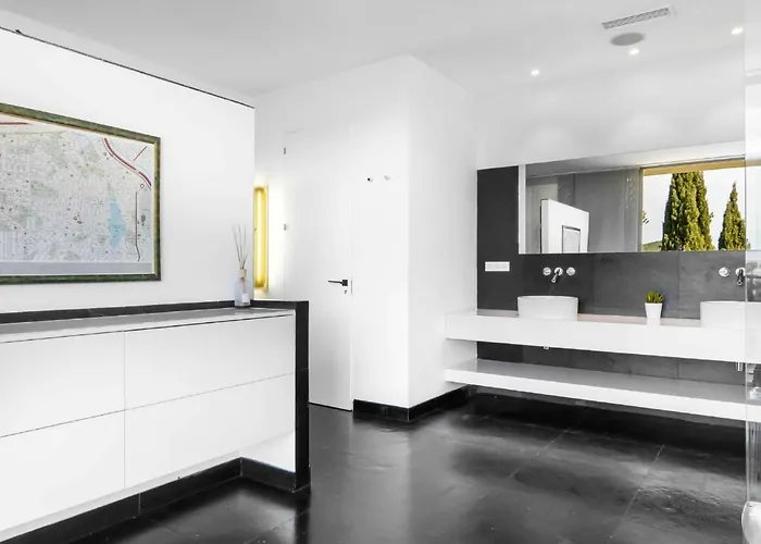 Villa La Perla Villa *